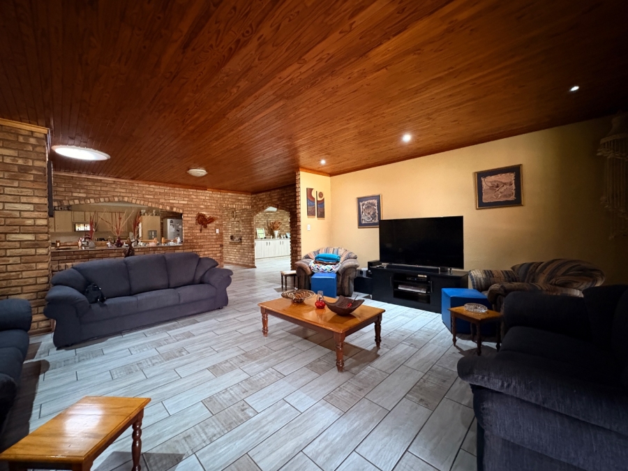 6 Bedroom Property for Sale in Doringkruin North West